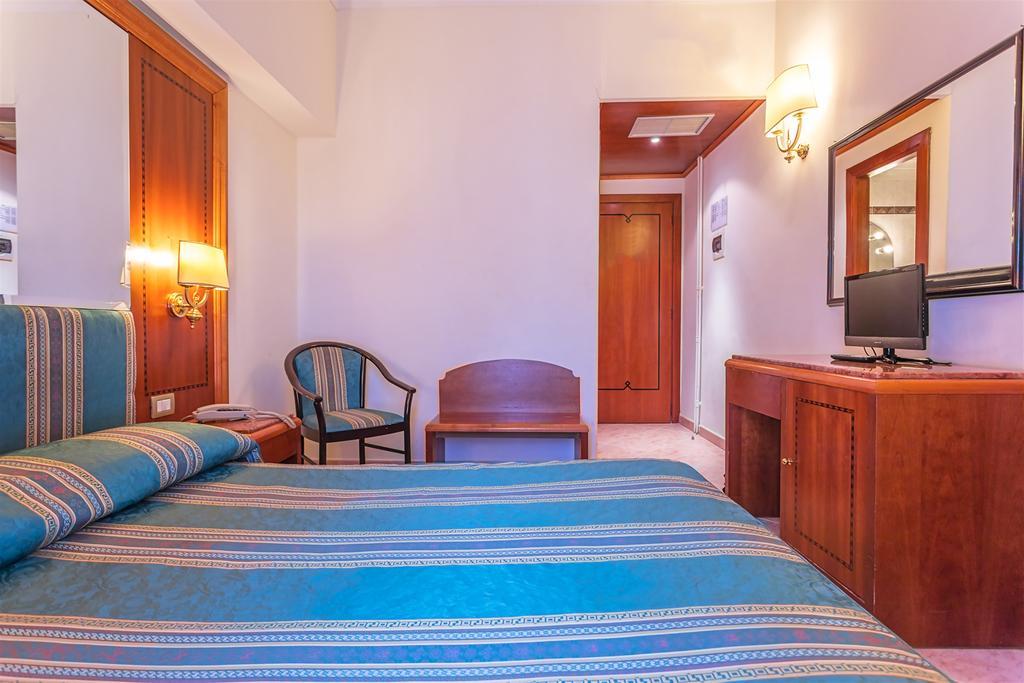Raeli Hotel Luce Roma Esterno foto