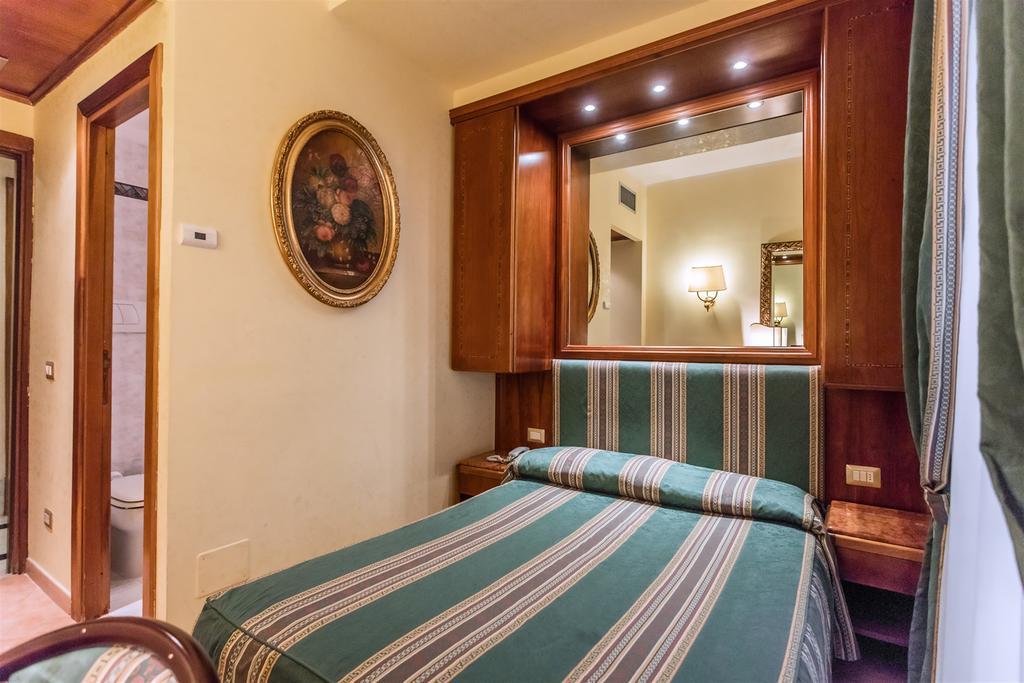 Raeli Hotel Luce Roma Esterno foto