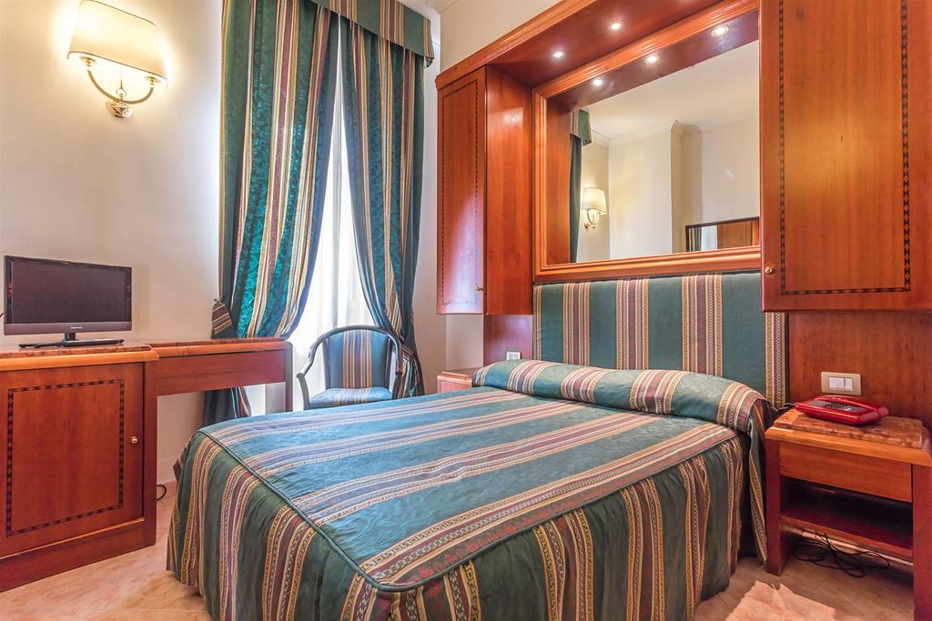 Raeli Hotel Luce Roma Esterno foto