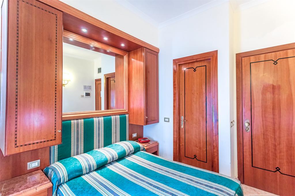 Raeli Hotel Luce Roma Esterno foto