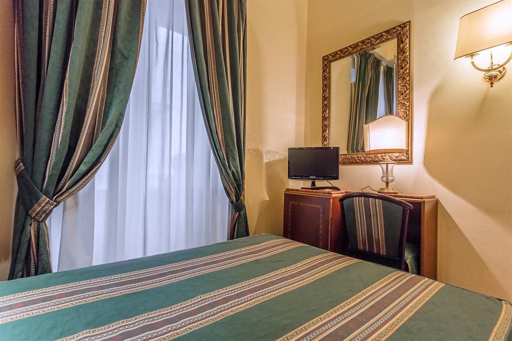 Raeli Hotel Luce Roma Esterno foto