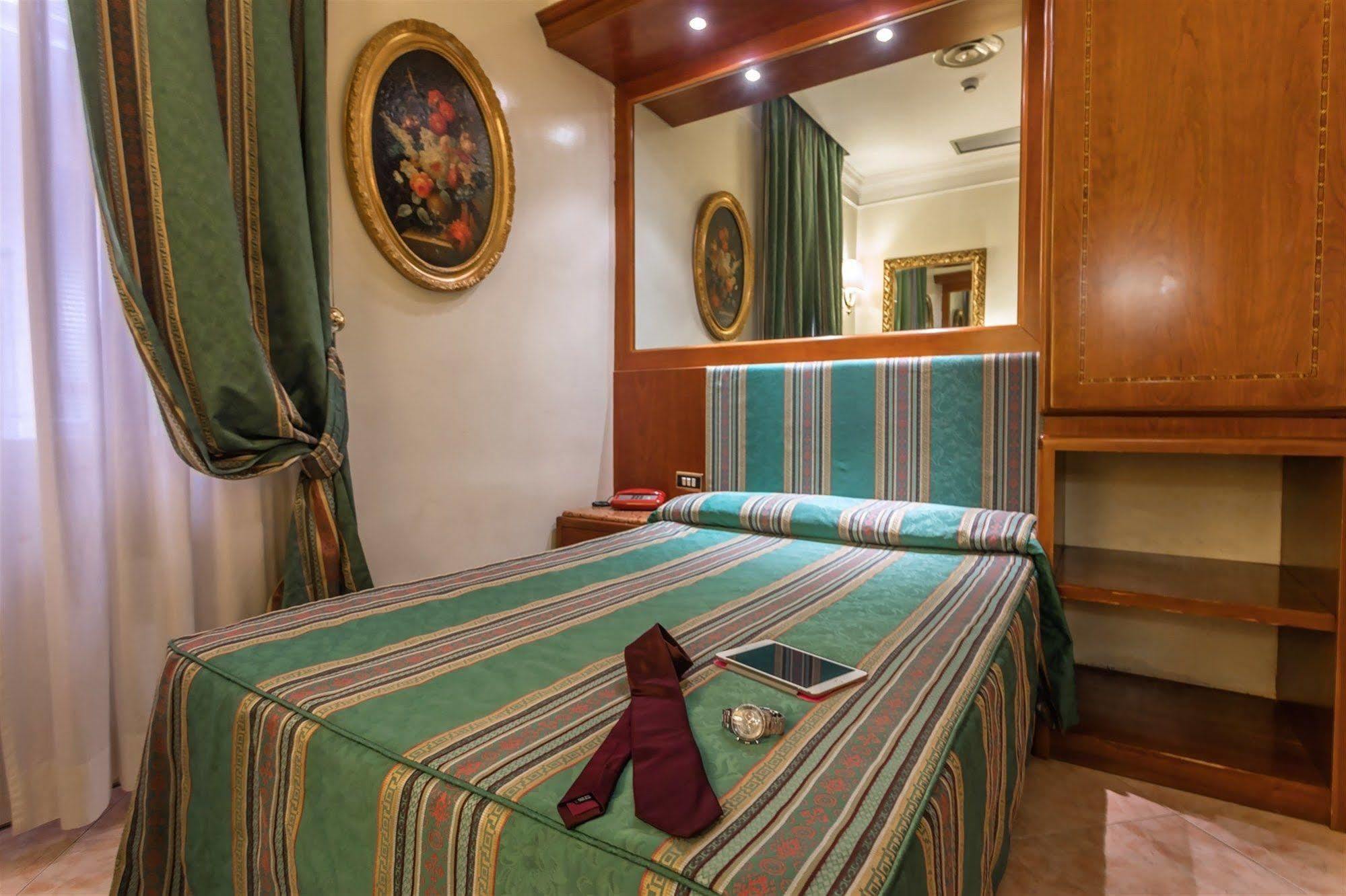 Raeli Hotel Luce Roma Esterno foto