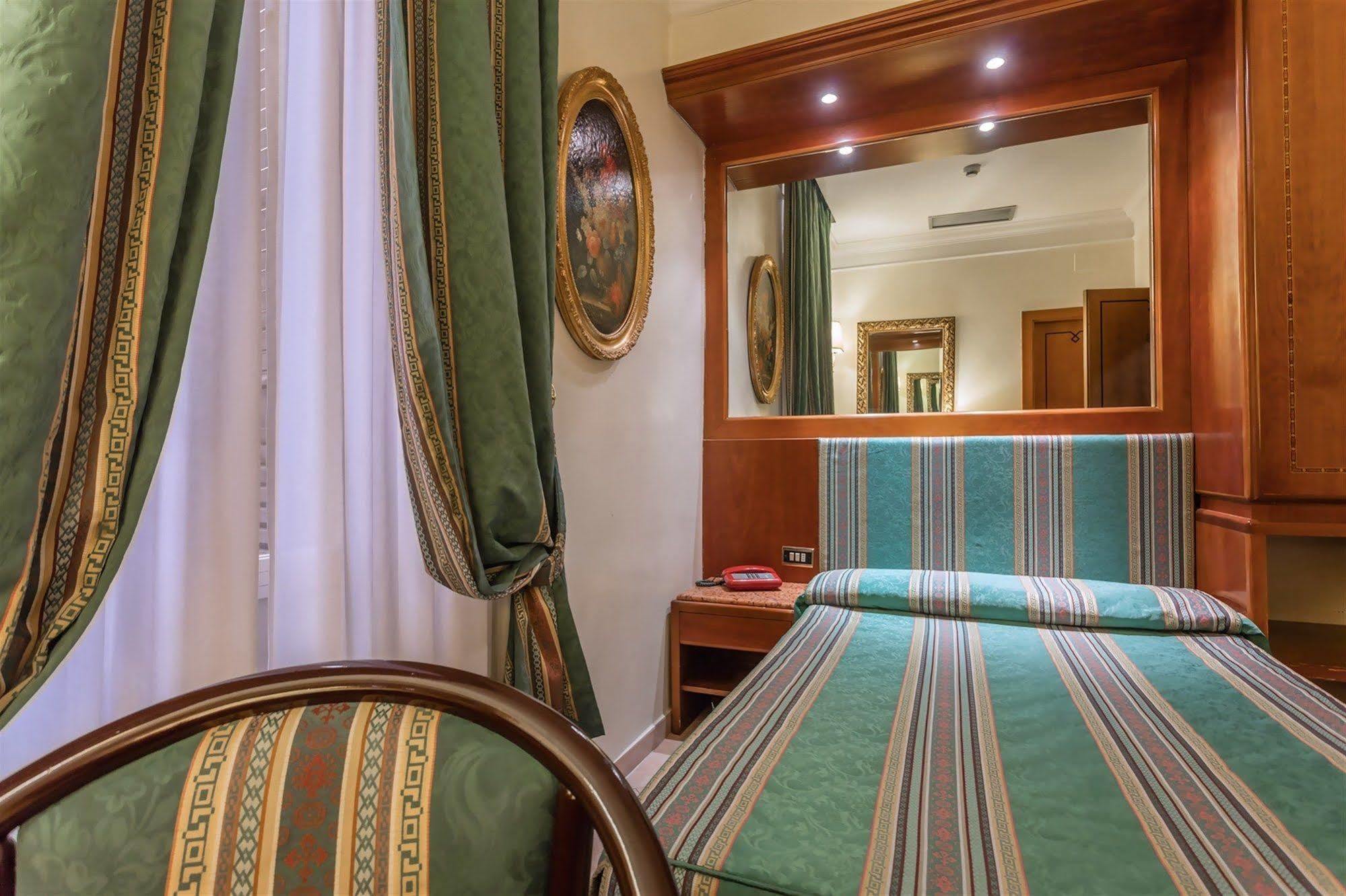 Raeli Hotel Luce Roma Esterno foto