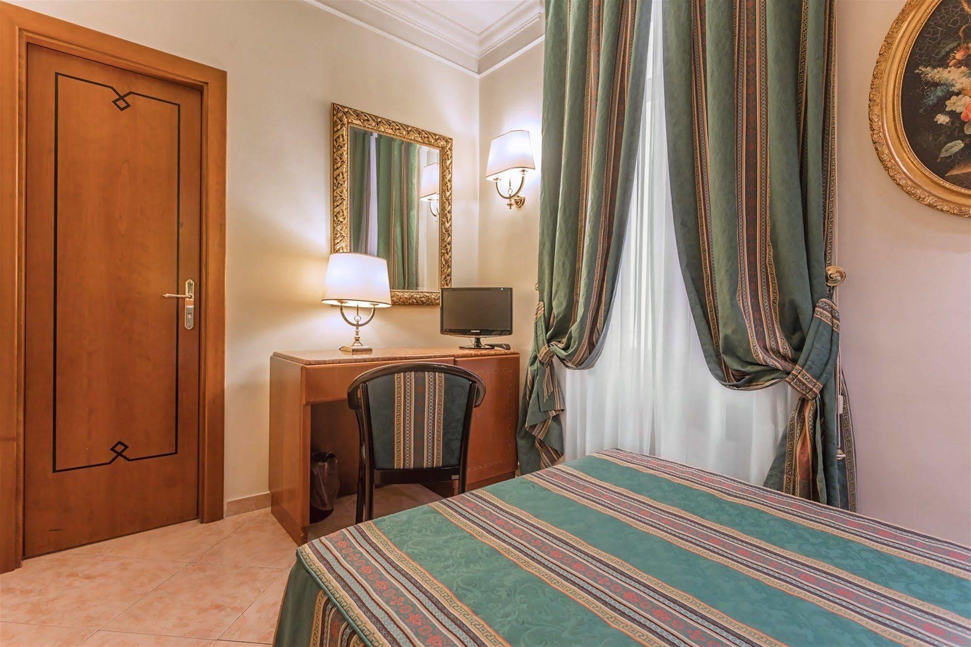 Raeli Hotel Luce Roma Esterno foto