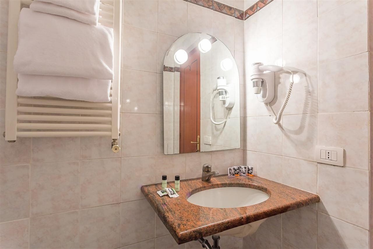 Raeli Hotel Luce Roma Esterno foto