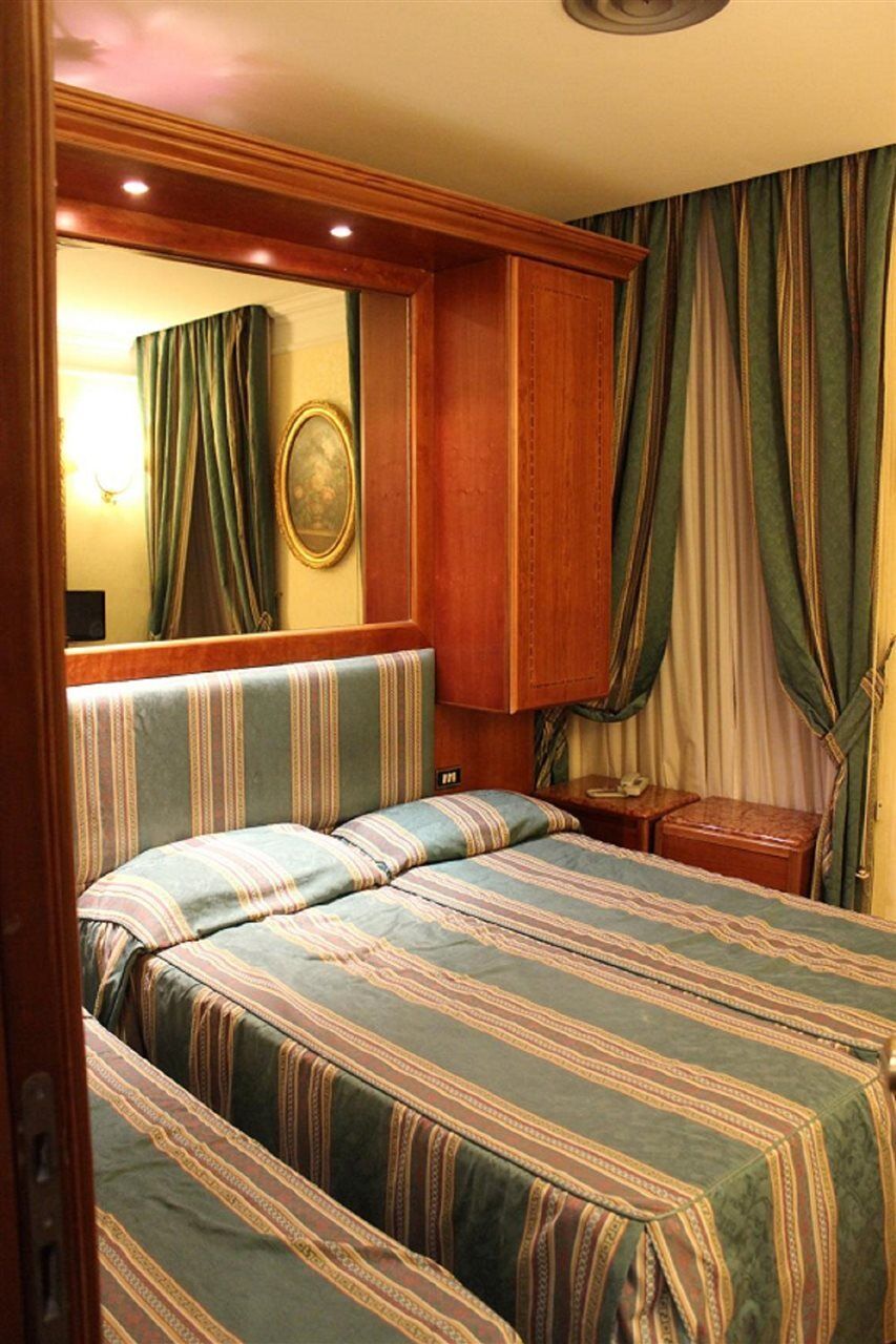 Raeli Hotel Luce Roma Esterno foto
